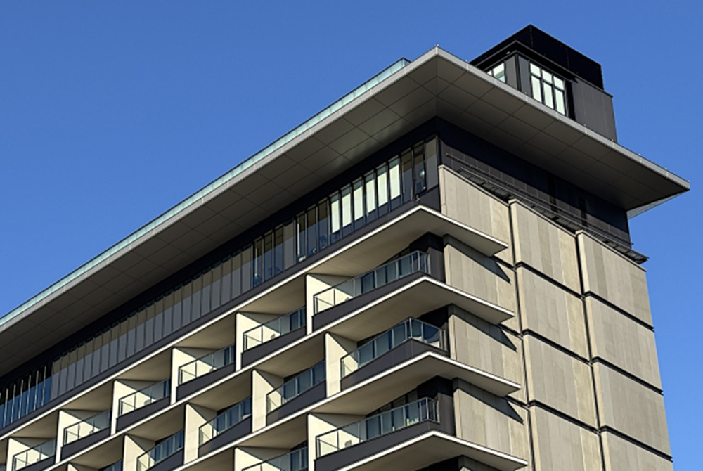 ホテル　冷温水ポンプ3台 チラー2台